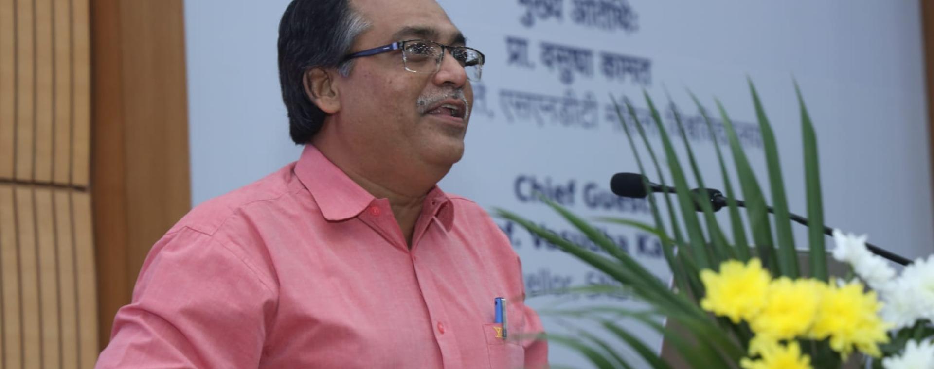 Prof. Shireesh Kedare, Director, IIT Bombay addressing the audience