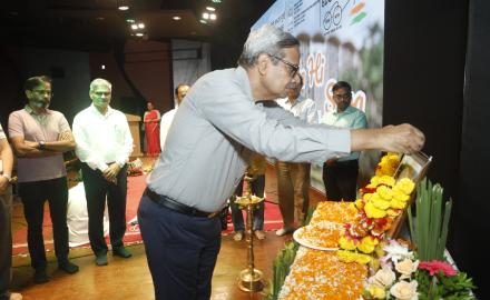 IIT Bombay Deputy Director Prof. KVK Rao paying tribute to Mahatma Gandhi and Lal Bahadur Shastri on their birth anniversaries Swachhata Pakhwada 2024