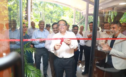 IIT Bombay Director Prof. Shireesh Kedare inaugurated the Institute’s new Souvenir Shop