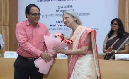 Prof. Shireesh Kedare, Director, IIT Bombay felicitating Chief Guest Prof. Vasudha Kamat